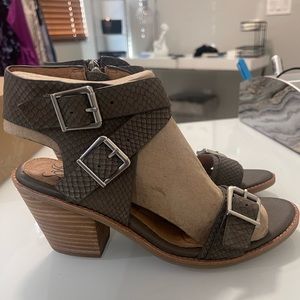 NEVER WORN: Sofft Womens Menaka Gray Leather Ankle Strap Size Zip SZ 9M